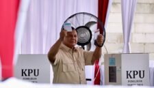 Presiden RI Prabowo Subianto saat mencoblos di TPS 08, Bojong Koneng, Babakan Madang, Bogor. (Dok. Tim Media Prabowo)