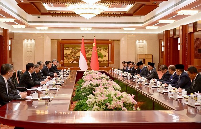 Presiden Prabowo Subianto melakukan pertemuan bilateral Dengan Ketua Kongres Rakyat Nasional (National People’s Congress) RRT Zhao Leji. (Facebook.com @Setkab RI)