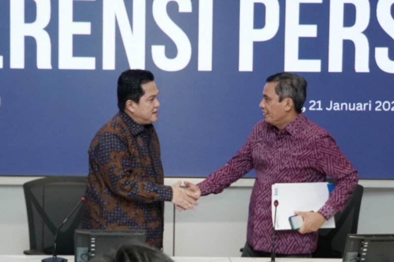 Menteri BUMN Erick Thohir bersama Direktur Utama BTN Nixon LP Napitupulu saat konferensi pers di Jakarta, Selasa (21/1/2025). (Dok. BTN)