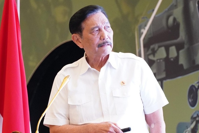 Luhut Pandjaitan memaparkan rencana gene bank kepada Presiden Prabowo di Jakarta. (Facebook.com @Luhut Binsar Pandjaitan)